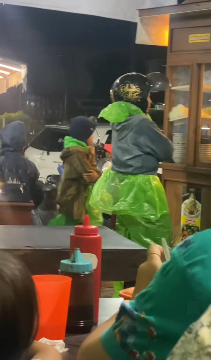 Ketawa itu GRATIS 🛩 tweet media