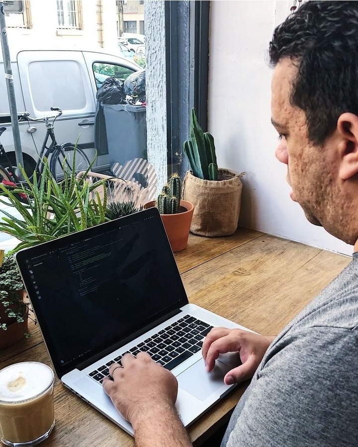 kikatrevino's tweet image. Transforming ideas into functional code,Solving problems, one algorithm at a time.##CodeLife #CodeNewbie #ProgrammerLife
#CodeVibes #FutureInCode