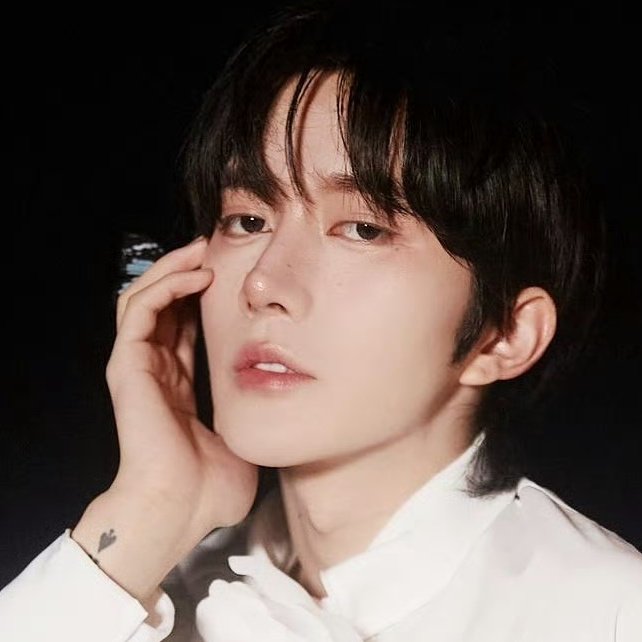 not even the beauty of butterflies can rival eliot’s beauty🥺💗
#EliotHuang #HuangXing