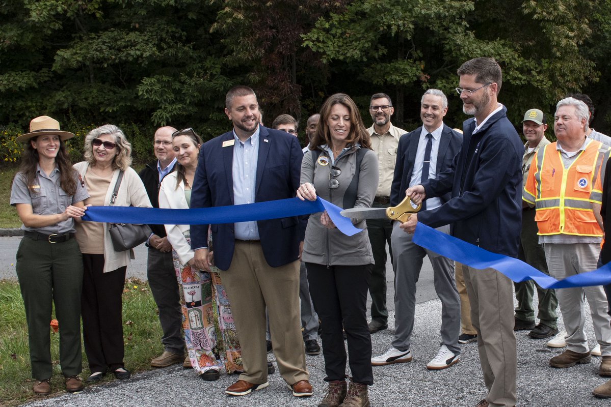 DepSecMac's tweet image. 🏍️🌅 OPEN4️⃣BUSINESS 🚙
@POTUS and @SecretaryBurgum are committed to slashing every barrier to rebuild - in just one year we’re 90% complete with repairs.
Together, @Interior, @BlueRidgeNPS , @USDOT , and @USDOTFHWA are not just rebuilding roads, we’re restoring this…