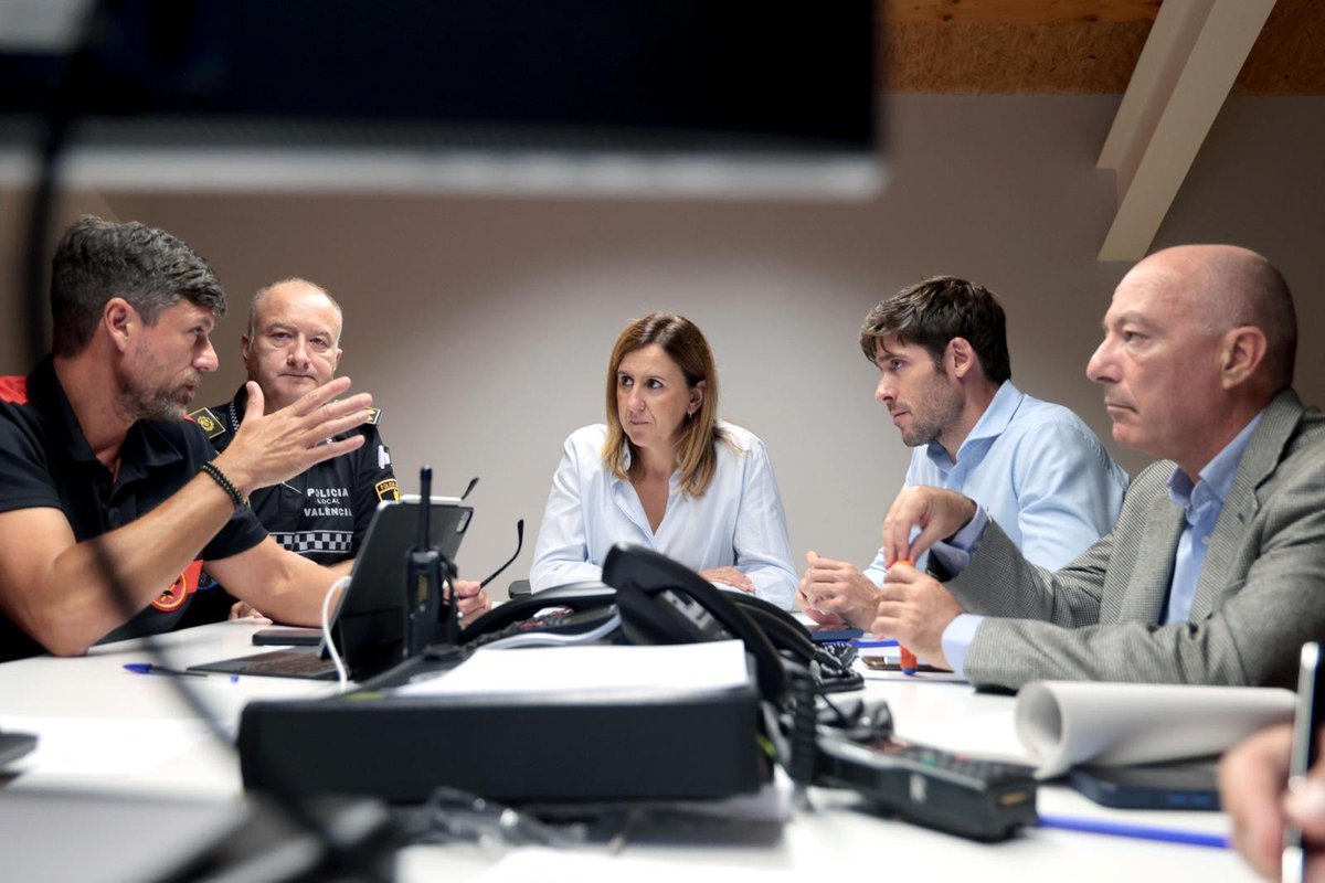 AjuntamentVLC's tweet image. 🎒#València retoma las clases mañana EXCEPTO en las zonas inundables, pedanías afectadas por la #DANA y la fachada marítima que mantienen la suspensión🚫
🌧️La decisión se adopta por el cambio a alerta naranja🟠para el 30/09, indicada por @AEMET_CValencia
lc.cx/FSGFih