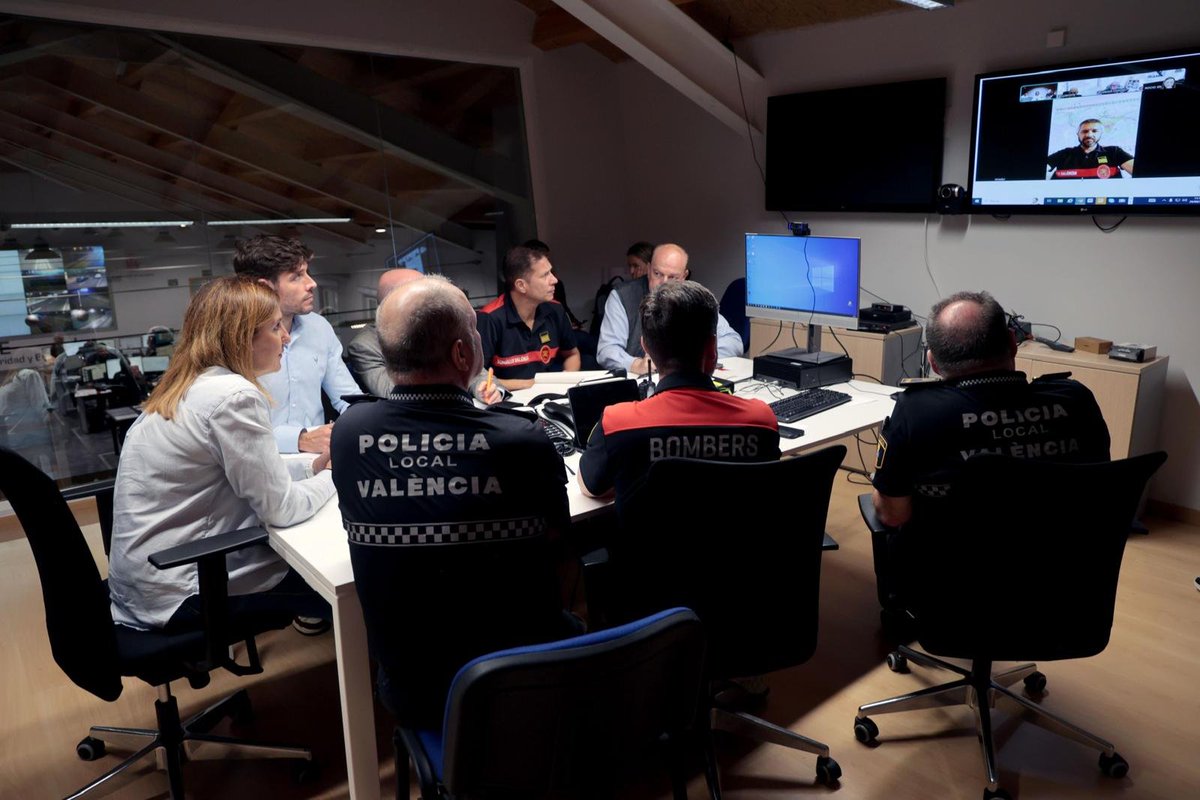 AjuntamentVLC's tweet image. 🎒#València retoma las clases mañana EXCEPTO en las zonas inundables, pedanías afectadas por la #DANA y la fachada marítima que mantienen la suspensión🚫
🌧️La decisión se adopta por el cambio a alerta naranja🟠para el 30/09, indicada por @AEMET_CValencia
lc.cx/FSGFih