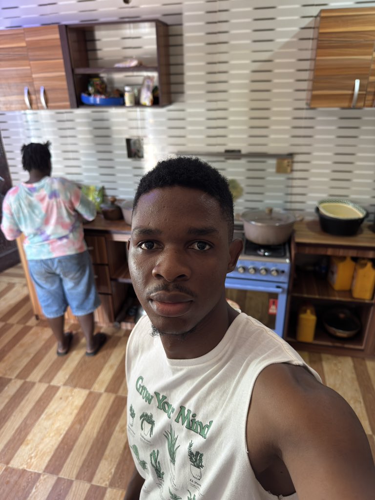 I can’t wait to get back to my workspace 😩 This kitchen doesn’t even have RTX, and I’ve been searching everywhere for RGB lights, closest thing I found was the microwave clock 😭