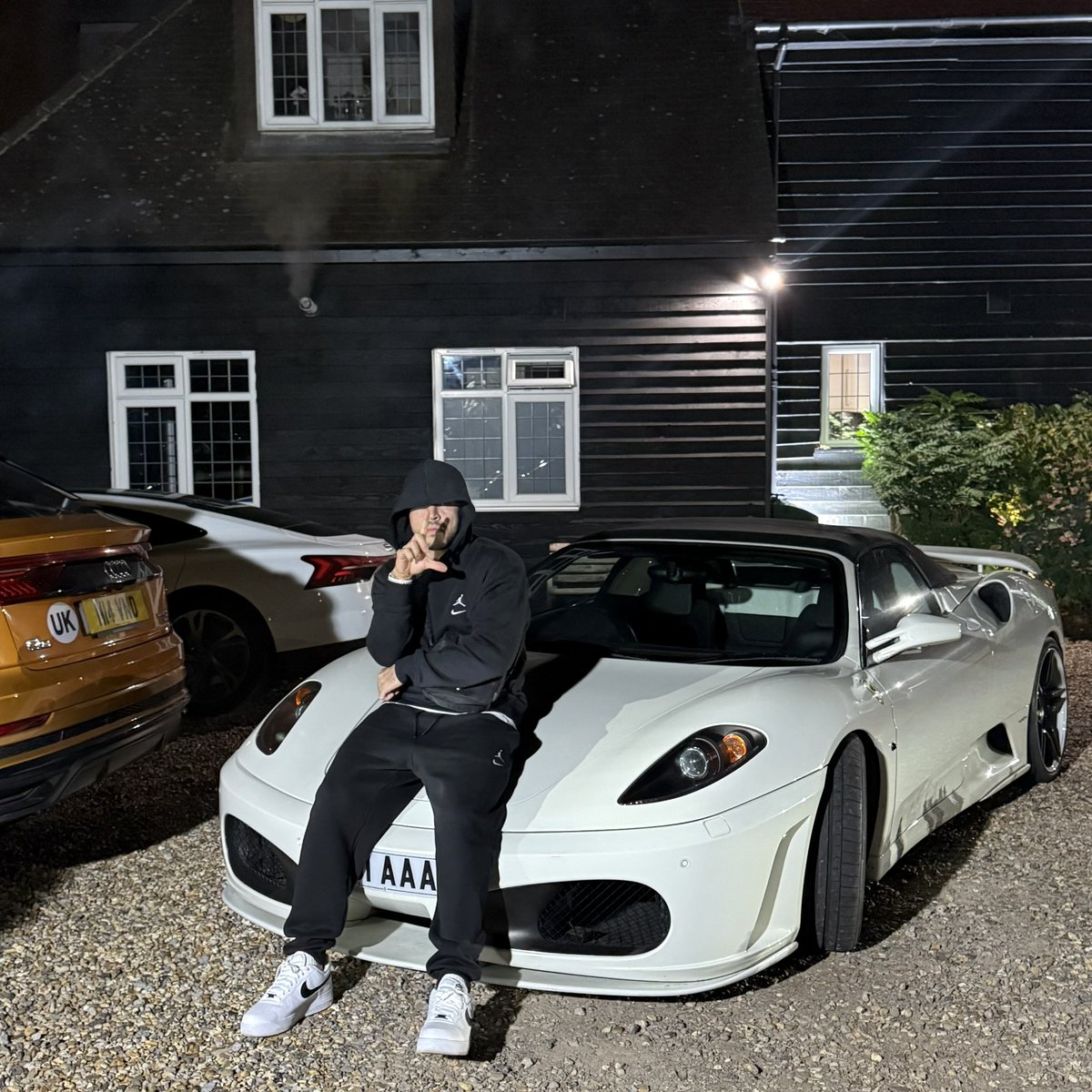 021kidd's tweet image. احساس میکنم دهه هشتاده منم هیچکس تو دوران صامت