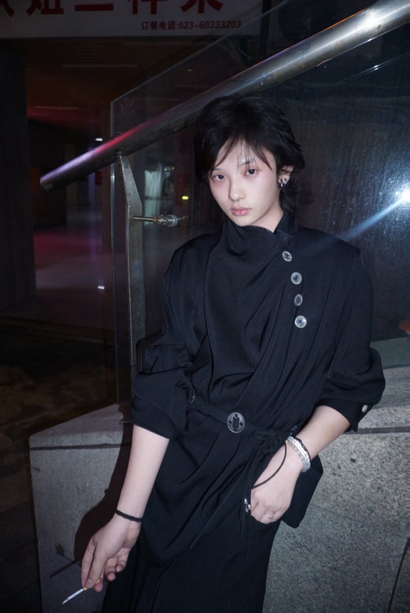 DoyleMeridian's tweet image. 连告别都要双手插兜的女人