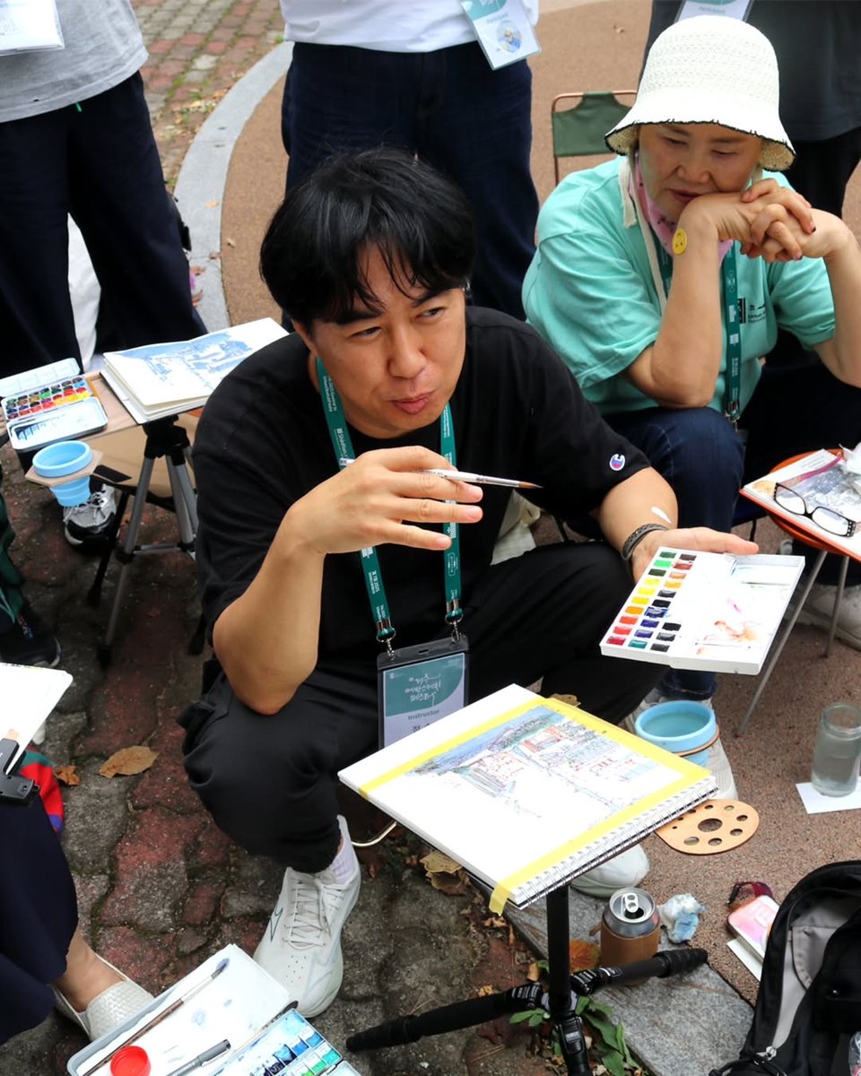 In the historic streets of Gyeongju, Korea Seungbin Jung <a href="/90gram/">정승빈</a> demos the 24 vibrant colors of the ShinHanArt PWC Half Pan Set, bringing alleys, neighborhoods, and everyday moments to life.

🎨PWC Half Pan Set - 24 Colors+6 Well 
🖊️TOUCH™ Liner Black

#ShinHanArt #UrbanSketch