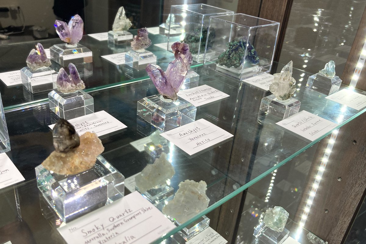 ほたるみねらる(<a href="/hotarumineral/">ほたるみねらる</a>)様よりゲレロアメシスト
美しい…
ゲレロは初入手。アメシスト3兄弟、クォーツファミリー、鉱物棚が賑やかになってきました！！