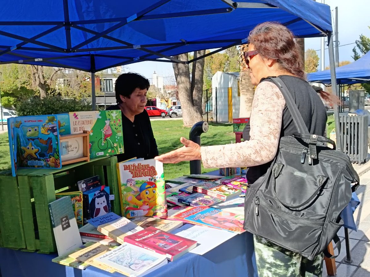 Junto al Intendente Alejandro Morillas y autoridades municipales inauguramos la Feria del Libro, dedicada a Juan Giménez, en San Carlos. 📚
👉🏻 Durante el 29 y 30 de septiembre podrán disfrutar de distintas presentaciones de artistas del Valle de Uco e invitados nacionales.