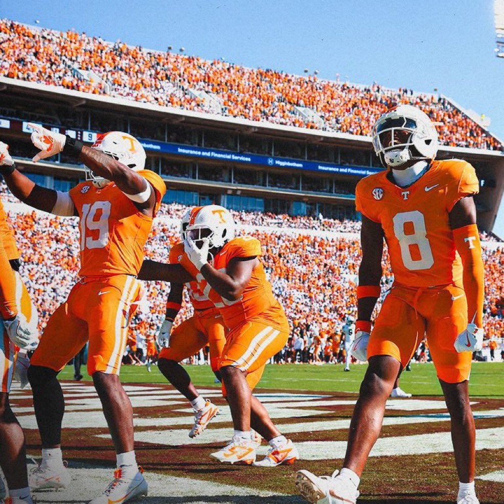 Surely this picture is fake, right? Looks like a Tennessee home game 🤣