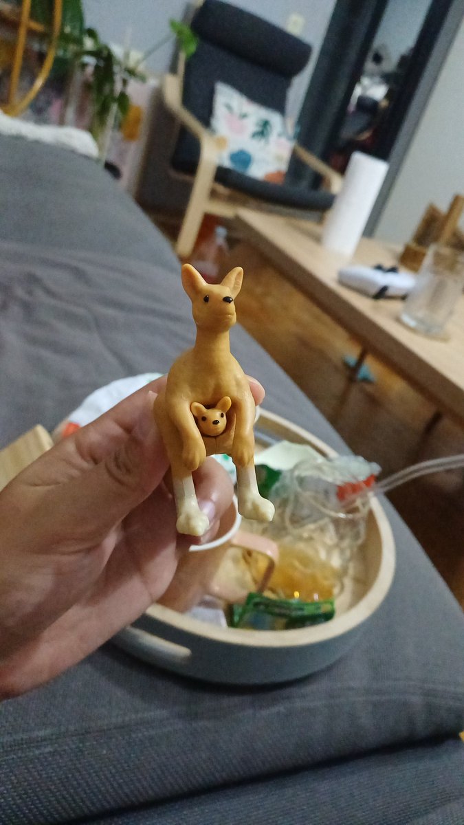 Eşim kinder maxi almış bana, içinden çıkan oyuncak çok manidar asdfghj