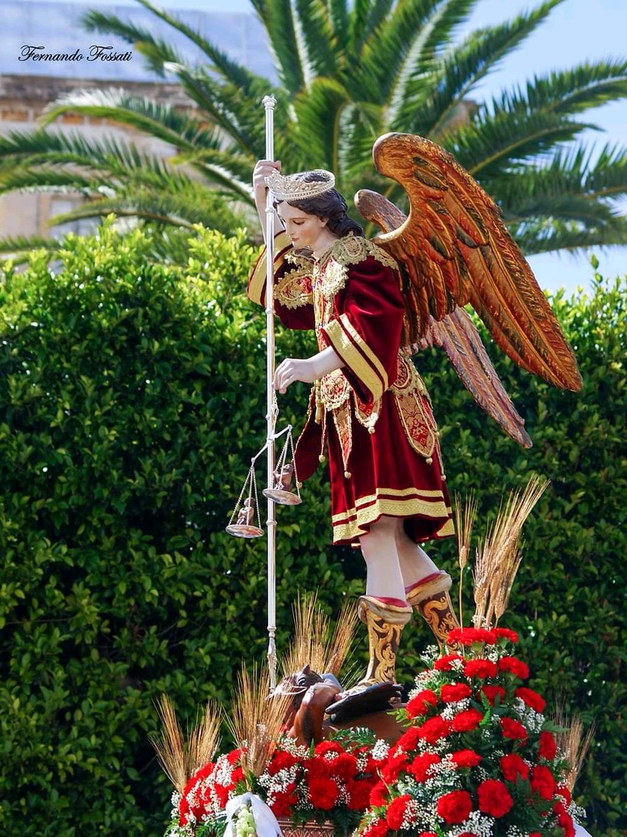 Día de San Miguel Arcángel.

Imágenes pertenecientes a mi Archicofradía Sacramental de Medinaceli de San Fernando.