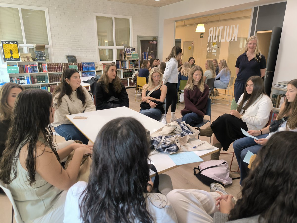 lauaxetaikastol's tweet image. 🌍 Kulturarteko ikaskuntza martxan! Danimarka!🌟

🌍 ¡Aprendizaje intercultural en marcha!
Estos días, en Bachillerato estamos recibiendo a estudiantes de Dinamarca 🤝 
#LauaxetaIkastola #Trukaketak #Intercambios