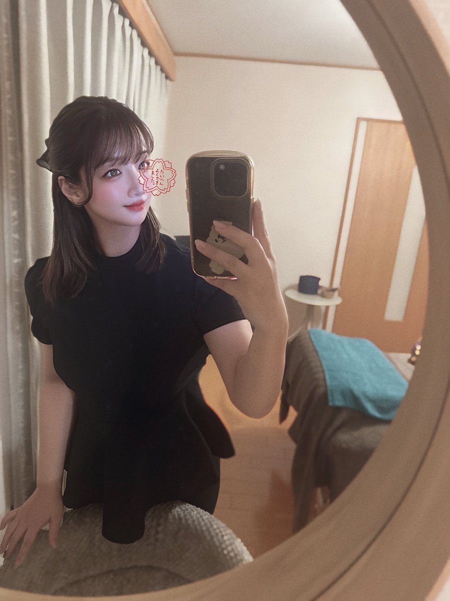 moe3po's tweet photo. ひとりだと壁。でも仲間となら扉。
限界も道になるって思える。
そんな日々に感謝しかありません。

9月もありがとうございます🖤
10月はさらに賑やかになる（予定）♪
宜しくお願いいたします⟡.* https://t.co/HsW4lRbmWe