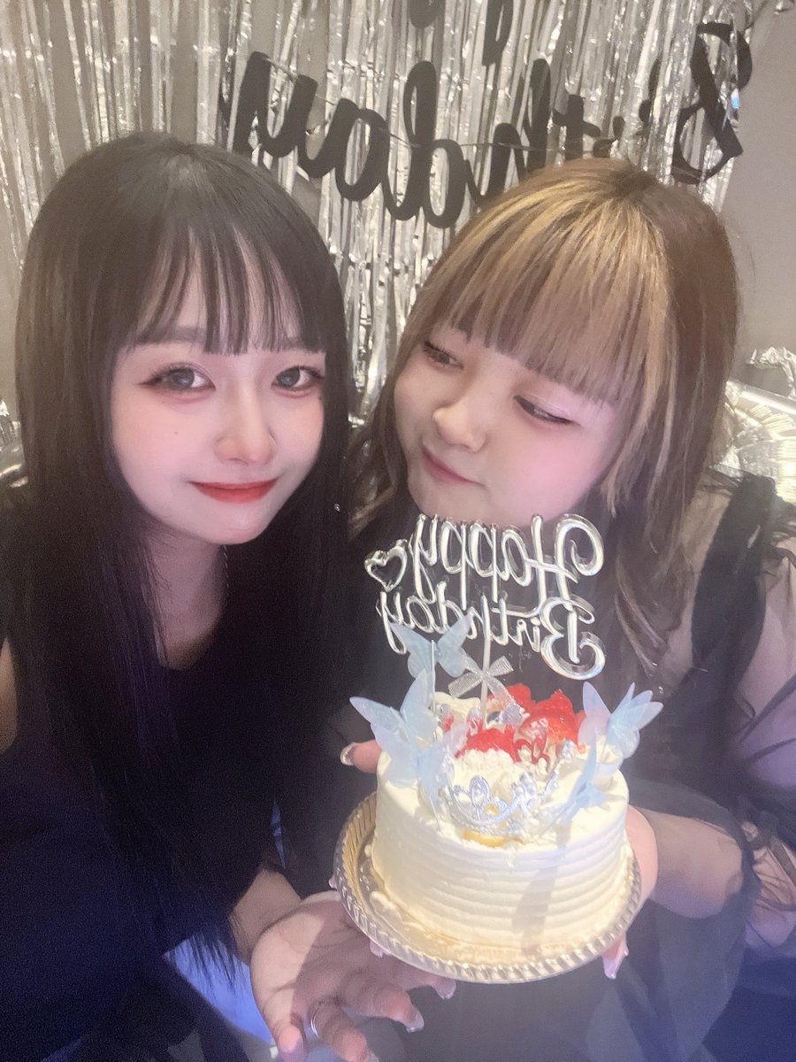 うちら可愛いっしょ？？
ってくらい盛れた！
可愛い友達と撮ると絶対盛れる🥰

私の事大切にしてくれる人だけ大切にするから。
大切にしてくれない人なんかいらない
 #日常垢さんと繋がりたい 
 #日常垢