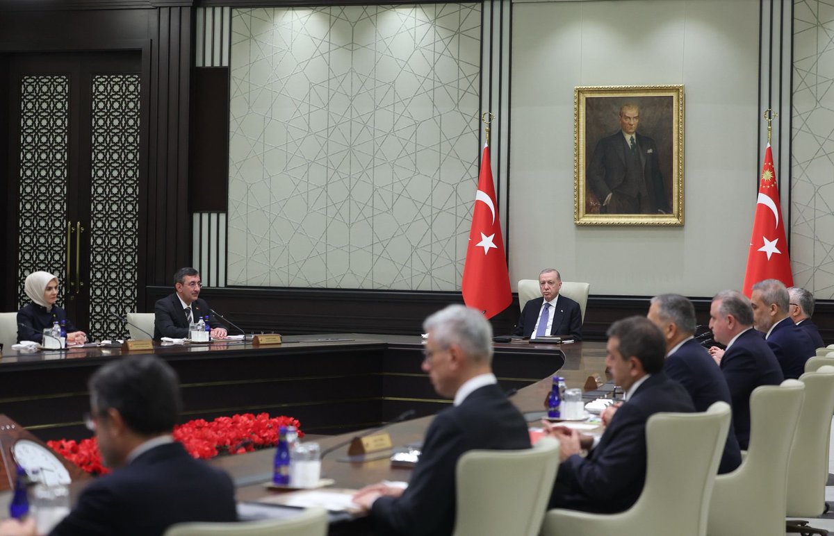 Cumhurbaşkanımız Sayın Recep Tayyip Erdoğan, Cumhurbaşkanlığı Külliyesi'nde Kabine Toplantısı'na başkanlık etti.