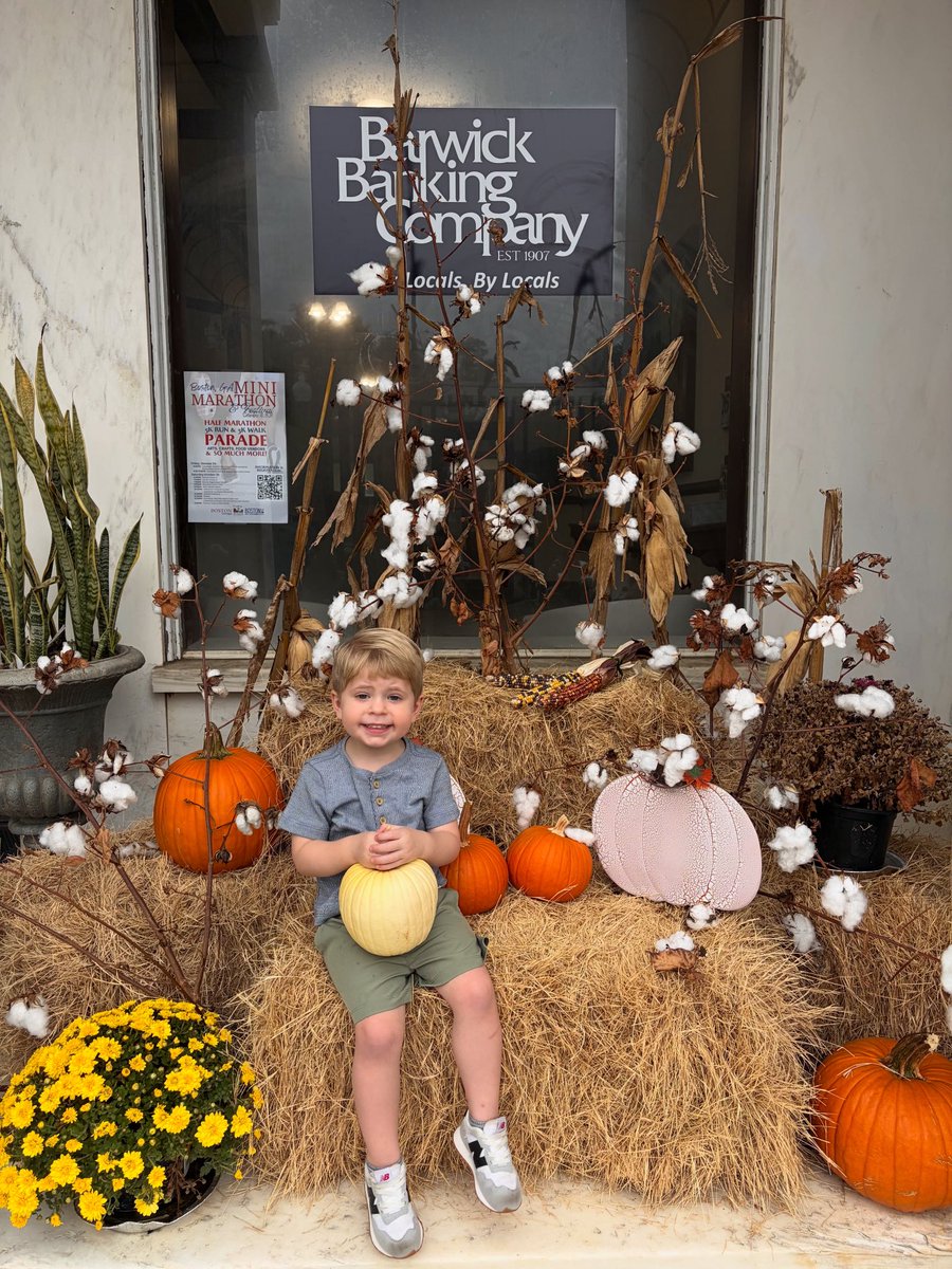 Smiles, pumpkins, and fall vibes here at Barwick🎃✨