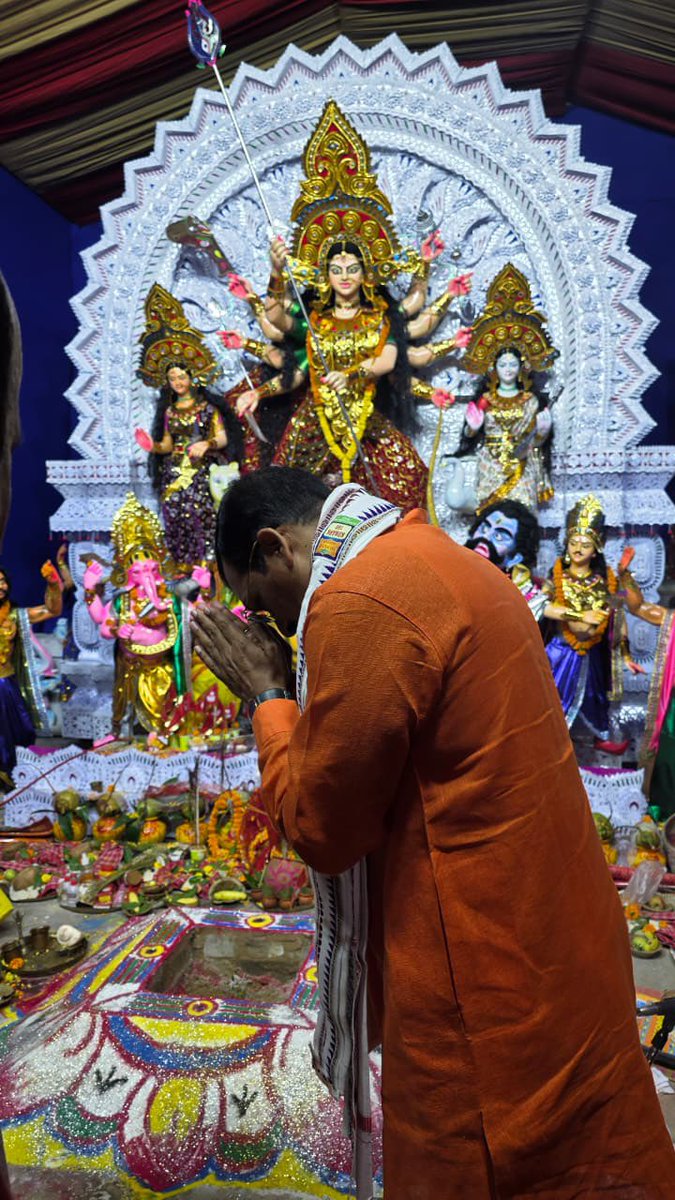 GMohapatraBjp's tweet image. ଶ୍ଵେତେ ଵୃଷେ ସମାରୂଢା ଶ୍ଵେତାଂବରଧରା ଶୁଚିଃ ।
ମହାଗୌରୀ ଶୁଭଂ ଦଦ୍ୟାନ୍ମହାଦେଵପ୍ରମୋଦଦା ॥ ମହାସପ୍ତମୀ ଅବସରରେ ଡିଷ୍ଟ୍ରିକ୍ଟ ସେଣ୍ଟର ଦୁର୍ଗାପୂଜା କମିଟି ପକ୍ଷରୁ ଆୟୋଜିତ ମାଙ୍କ ପୂଜାରେ ଯୋଗ ଦେଇ ଜଗତ କଲ୍ୟାଣ ,ସମଗ୍ର ମାନବ ଜାତିର ସୁଖ, ସମୃଦ୍ଧି ଓ ବିଶ୍ବ ଶାନ୍ତି ପାଇଁ ପ୍ରାର୍ଥନା କଲି
#DurgapujaBhubaneswar 
#DistrictCentre