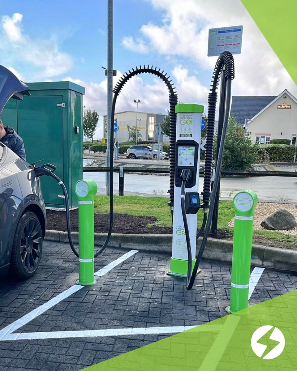 evcpsolutions's tweet image. The sun was out in Southport over the weekend and so were EV drivers! ☀️ 

Great to see a flurry of people charging with us at Kew Retail Park. If you&apos;re in the area why not seek us out, plug in, Charge &amp;amp; Go! ⚡ 

#MondayMotivation 
#Chargeandgo 
#EVCharging 
#Southport