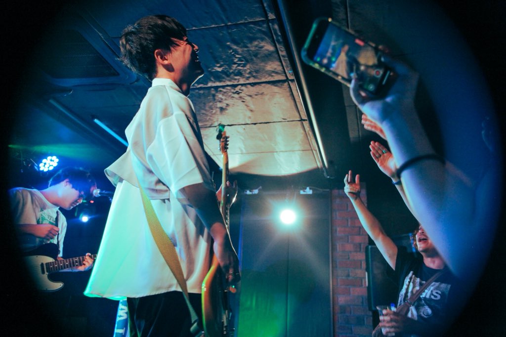 TwistedPerverse's tweet image. 2025.9.28 
Too Hot! &amp;amp; Eugene pre.
『Love / BuzzGene : Riot vol.2 
@ 横浜BuzzFront

⚡️セットリスト⚡️
1. スミレ
2. 合成着色料
3. 透明な舟（新曲）
4.あいたいえーあい
5.見逃したマジックアワー

初めての横浜バズフロントでした！
全力ぶつけてきました💪

photo by @saitougig