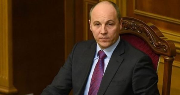 Під час обшуку в номері готелю «Київ», де жив народний депутат Парубій, слідчі поліції знайшли арсенал зброї:
2 шт. пістолета «Стечкіна» 
6 шт. магазинів до пістолета «Стечкіна», 
2 шт. АКСУ
5 шт. магазинів до АКСУ
штик-багнет
1541 шт. ...
Продовження тут t.me/+ITVh1Nv1FBVlM…