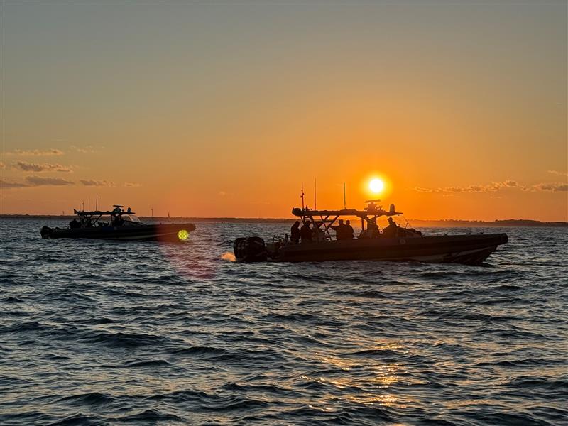 CBPAMORegDirSW's tweet image. Sunrise or Sunset, Marine Interdiction Agents (MIAs) work tirelessly to secure our Nation. #MondayMotivation

What are you doing today? 

#ProtectingAmerica 
#NationalSecurity 
#HomelandSecurity 

usajobs.gov/job/844814600