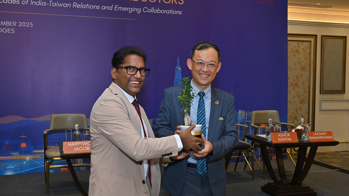 CSDR_India's tweet image. 🚨NEW REPORT🚨
Delighted to release our latest report, &quot;Taiwan Beyond Semiconductors&quot; to mark 30 years of India-Taiwan bilateral engagement. 

A context-rich keynote by @MohanCRaja &amp;amp; opening remarks by @HappymonJacob &amp;amp; @Mumin_Chen (@TWIndia2), followed by a panel discussion with…