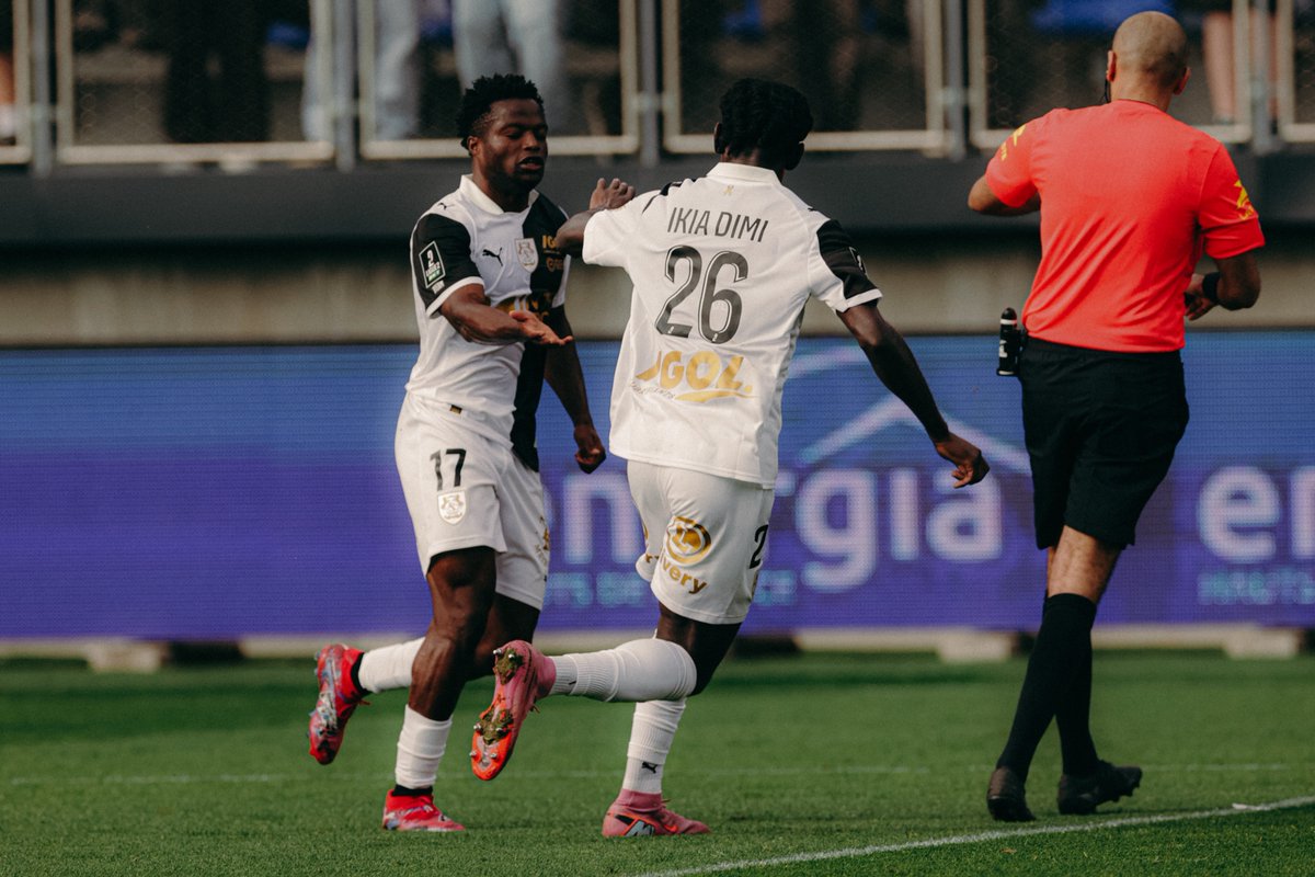 AmiensSC's tweet photo. 🔙 Retour sur #USLDASC

Premier revers à l’extérieur pour nos Amiénois, bousculés à Dunkerque. Un faux pas... mais l’envie de repartir de l’avant dès vendredi ! https://t.co/aTpJfnpERX