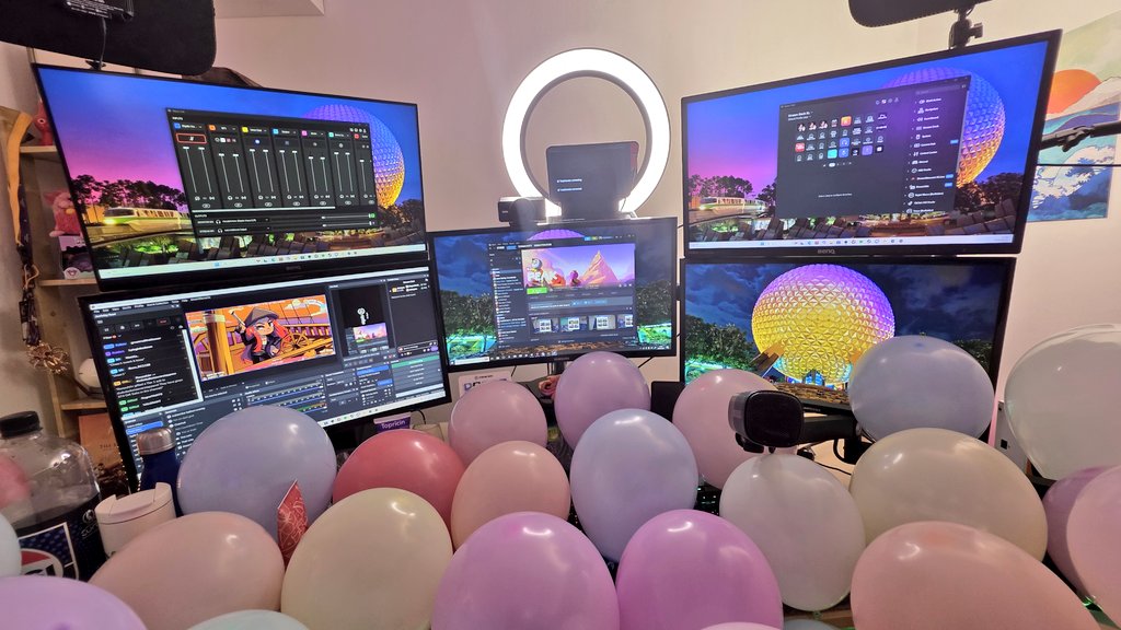 Knightenator's tweet photo. The optimal streaming setup 👊 when you are TOO good at gaming so you have to bury your setup under 1400 balloons to add a real challenge 

Spot all the @elgato equipment gasping for air! #elgatopartner ad https://t.co/LxTuEmIw2E