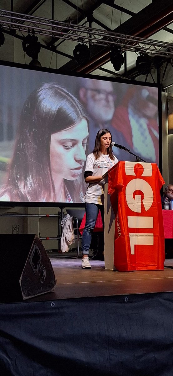 FilcamsER's tweet photo. Oggi Assemblea delle Assemblee al Dumbo di Bologna. 

Presente ai lavori la convocata Assemblea Generale Filcams Cgil Emilia Romagna, per cui è intervenuta Sara Zanella, delegata di Yoox, per IL DIRITTO AL LAVORO. https://t.co/2bZeffzSaP