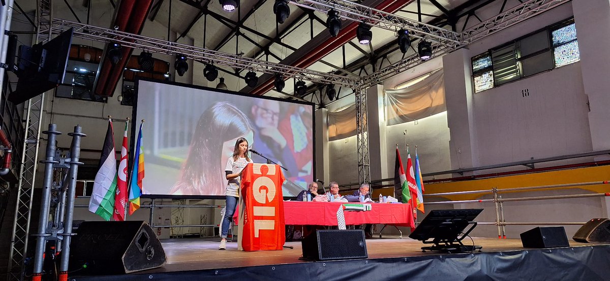 FilcamsER's tweet photo. Oggi Assemblea delle Assemblee al Dumbo di Bologna. 

Presente ai lavori la convocata Assemblea Generale Filcams Cgil Emilia Romagna, per cui è intervenuta Sara Zanella, delegata di Yoox, per IL DIRITTO AL LAVORO. https://t.co/2bZeffzSaP