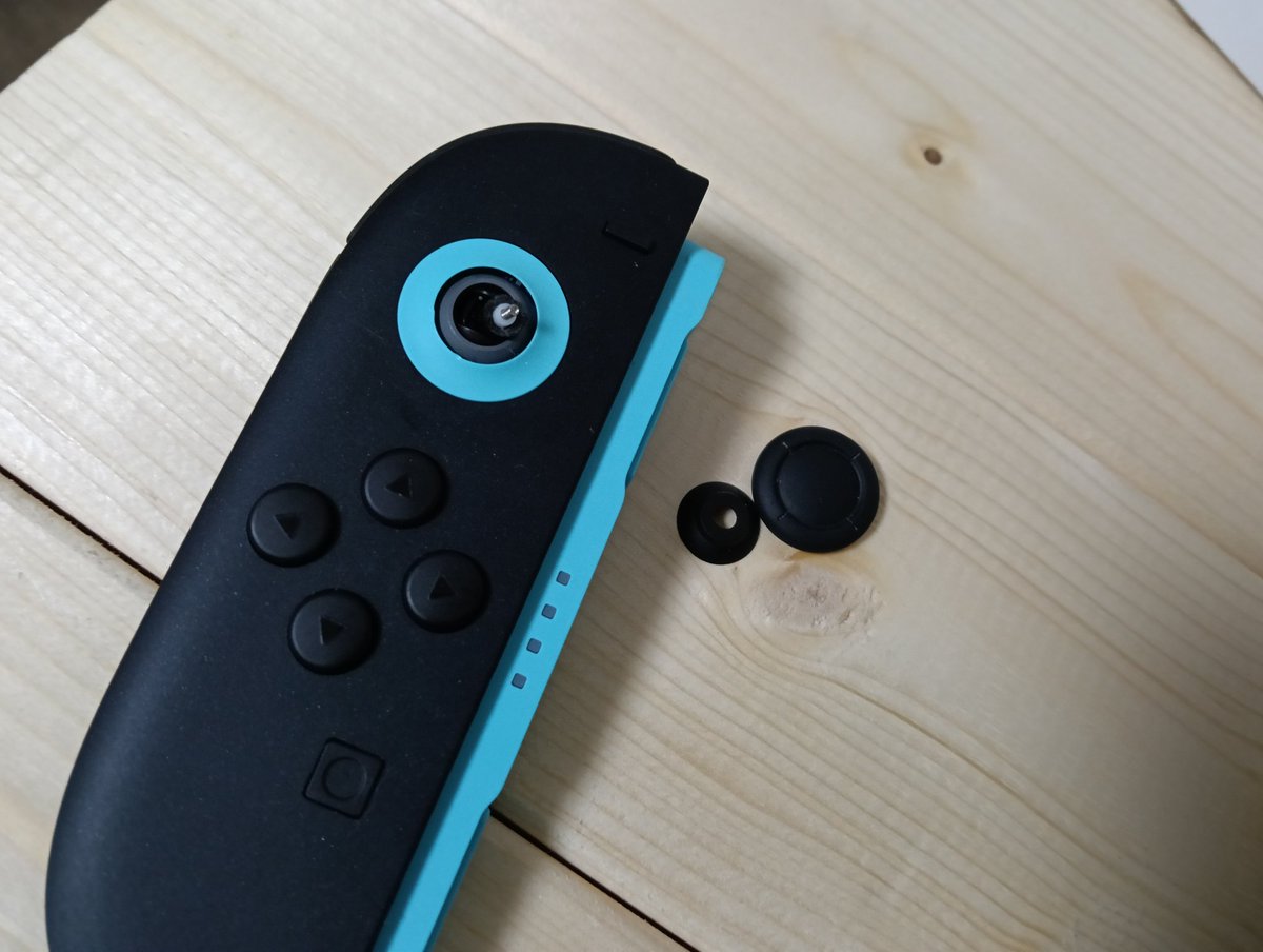 tosainukiller's tweet image. Switch２のjoycon2が逝く
レバガチャで唐突にへしおれたそうな…
折れたとこ見たらめちゃめちゃ細いし弱そうだ…
６４コントローラーが懐かしいよ
#NINTENDO
#joycon2
#Switch2