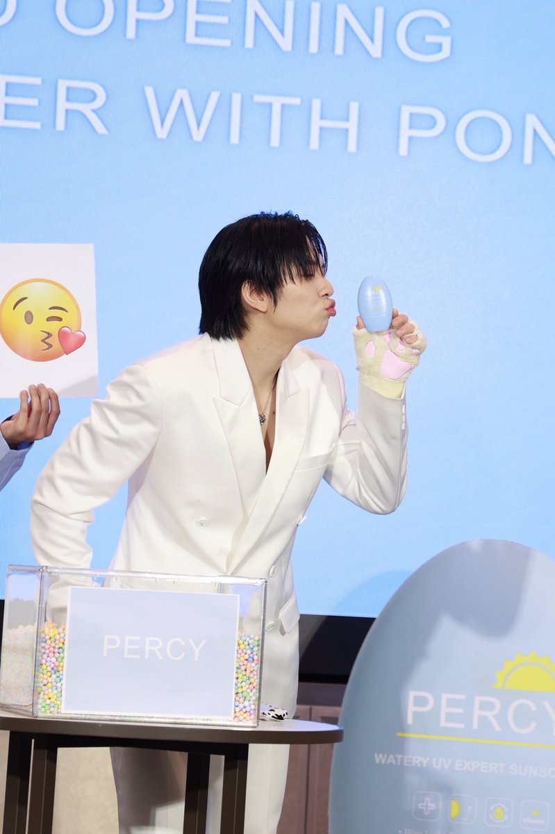 WEED_ENT's tweet image. “Percy” เปิดตัวครีมกันแดดล่องหนสุดปัง!
ดึงหนุ่มฮอต “ภณ-ธนภณ” นั่งแท่นพรีเซ็นเตอร์คนแรก

#PercyWateryUVExpertSunscreen #PercyxPon #Percy #PercyOfficial #PercyThailand
#Percy1stPresenterxPon #PonThanapon

​เปิดตัวอย่างเป็นทางการเป็นที่เรียบร้อย สำหรับ “Percy”