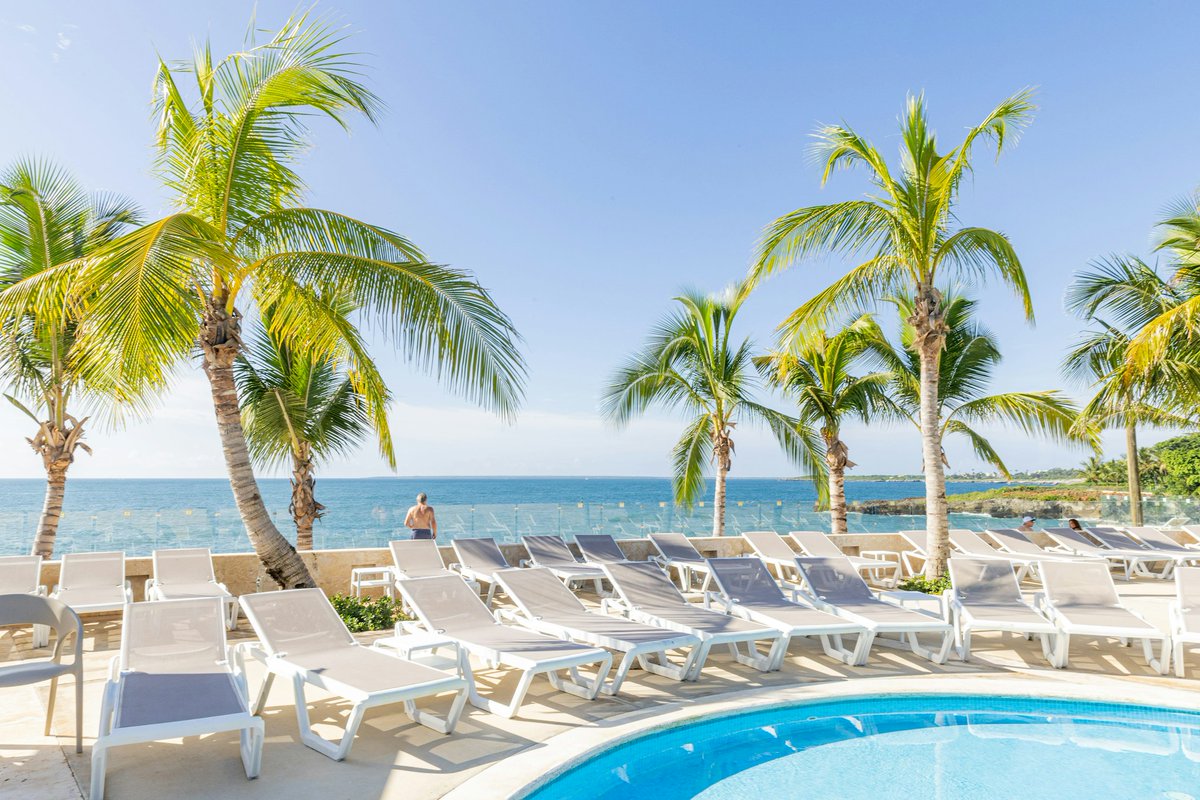 Hey there cruise lovers! Why not consider hopping on a cruise to the #Caribbean? It's the perfect way to relax and unwind. #LaRomanaPorts is sending you good vibes for the week ahead! Enjoy every moment! 🚢🌴

#lcruise #caribbeancruise #laromana #bayahibe #caribbean #GoDomRep
