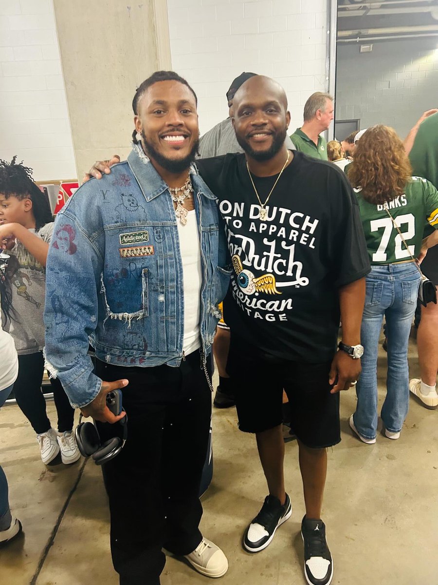 I had a great time last night at the Cowboys vs Packers game . Thank you for the great seats and hospitality… Josh Jacobs and his Dad Marty Jacobs ….. Coach G 💪🏾<a href="/iAM_JoshJacobs/">Josh Jacobs</a> #dallas