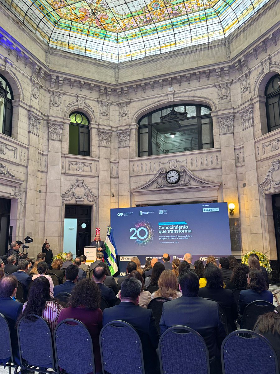 AgendaCAF's tweet image. 🇵🇪 “El conocimiento generado por y para la región es el corazón del Reporte de Economía y Desarrollo de CAF”, así lo afirmó @sergiodigra, presidente ejecutivo de CAF, durante la presentación del RED 20 años en @elcomercio_peru.

Díaz-Granados recordó que el RED ha acompañado por…