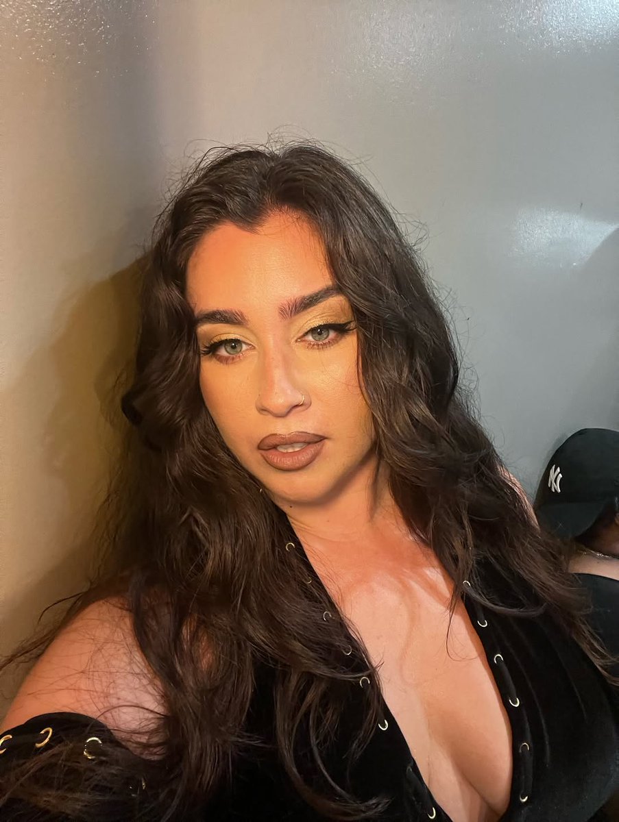 hourlylauren's tweet image. Lauren Jauregui