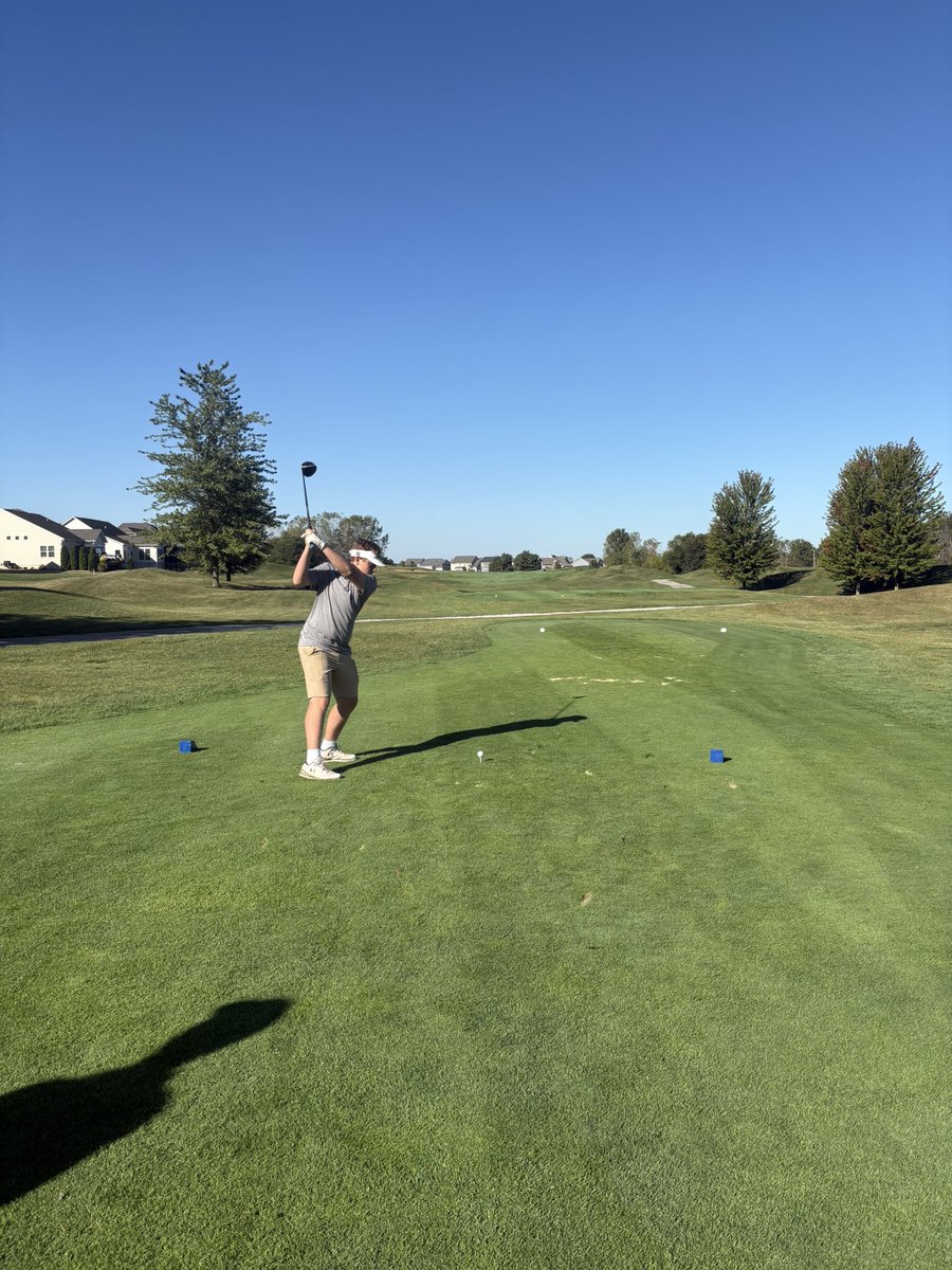 Logan Ponting teeing off at sectionals

<a href="/NR_Rangers/">North Ridgeville Athletics</a>