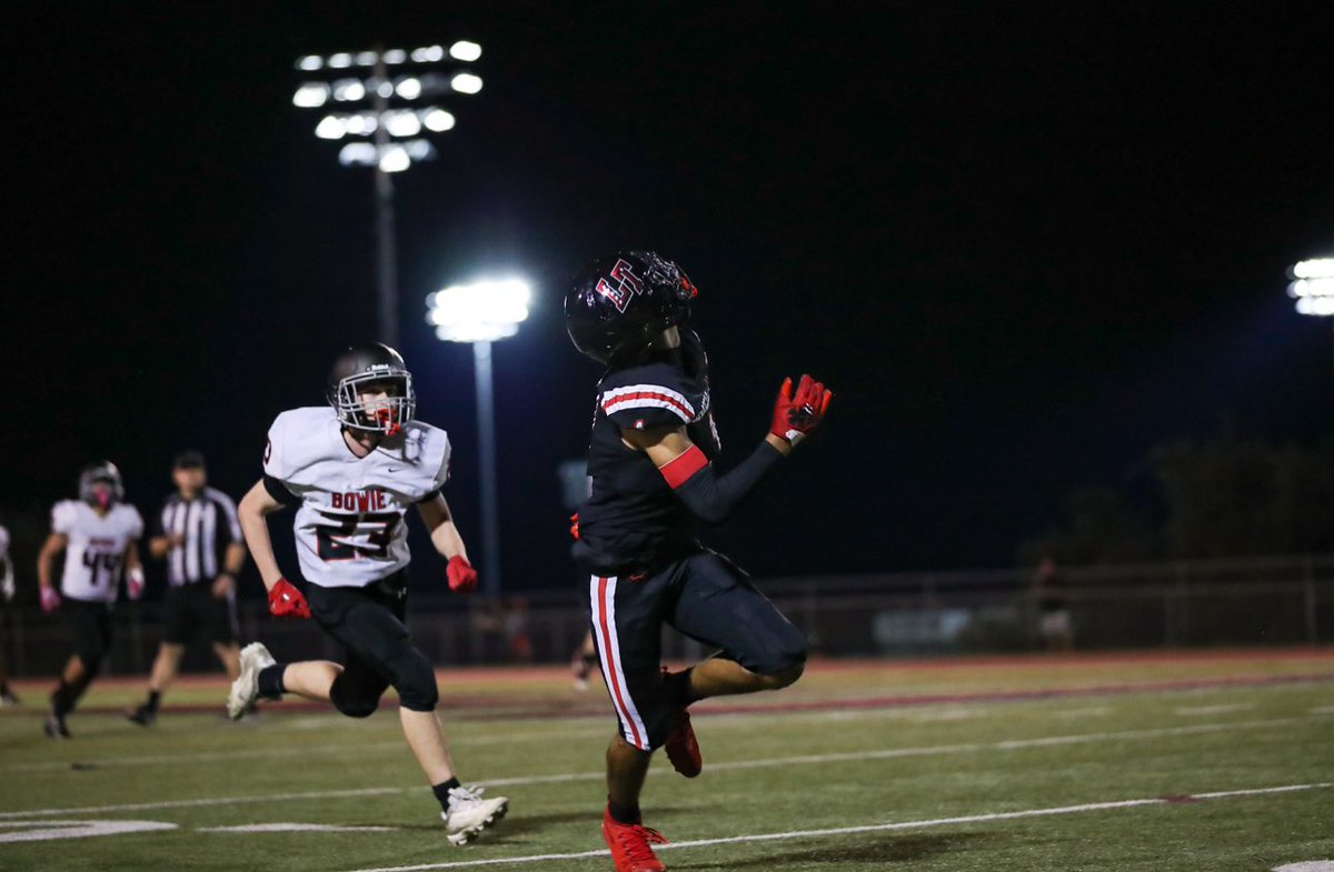 TheRealTDGold's tweet photo. Living everyday to do right and play under the lights #PrayandPlay #TDGold https://t.co/FOxHs6FmGi