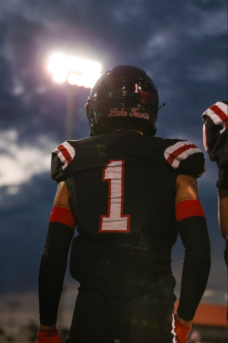 TheRealTDGold's tweet photo. Living everyday to do right and play under the lights #PrayandPlay #TDGold https://t.co/FOxHs6FmGi
