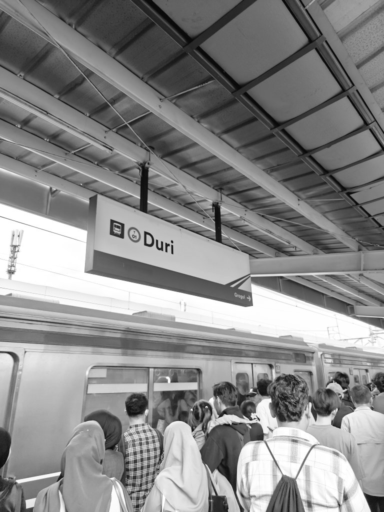 Andre_GomGom's tweet photo. Aku lebih mencintai rasa hormat&amp;moralmu kepada orang tuaku, selayaknya aku menghormati&amp;memperlakukan orang tuamu seperti orang tua ku sendiri.
Sayangnya sampai pertarungan berakhir kmu memilih tdk meletakkannya hingga kita menjadi kenangan didalam pikiran orang yg pernah dijumpai https://t.co/lJ7CDD2UsA