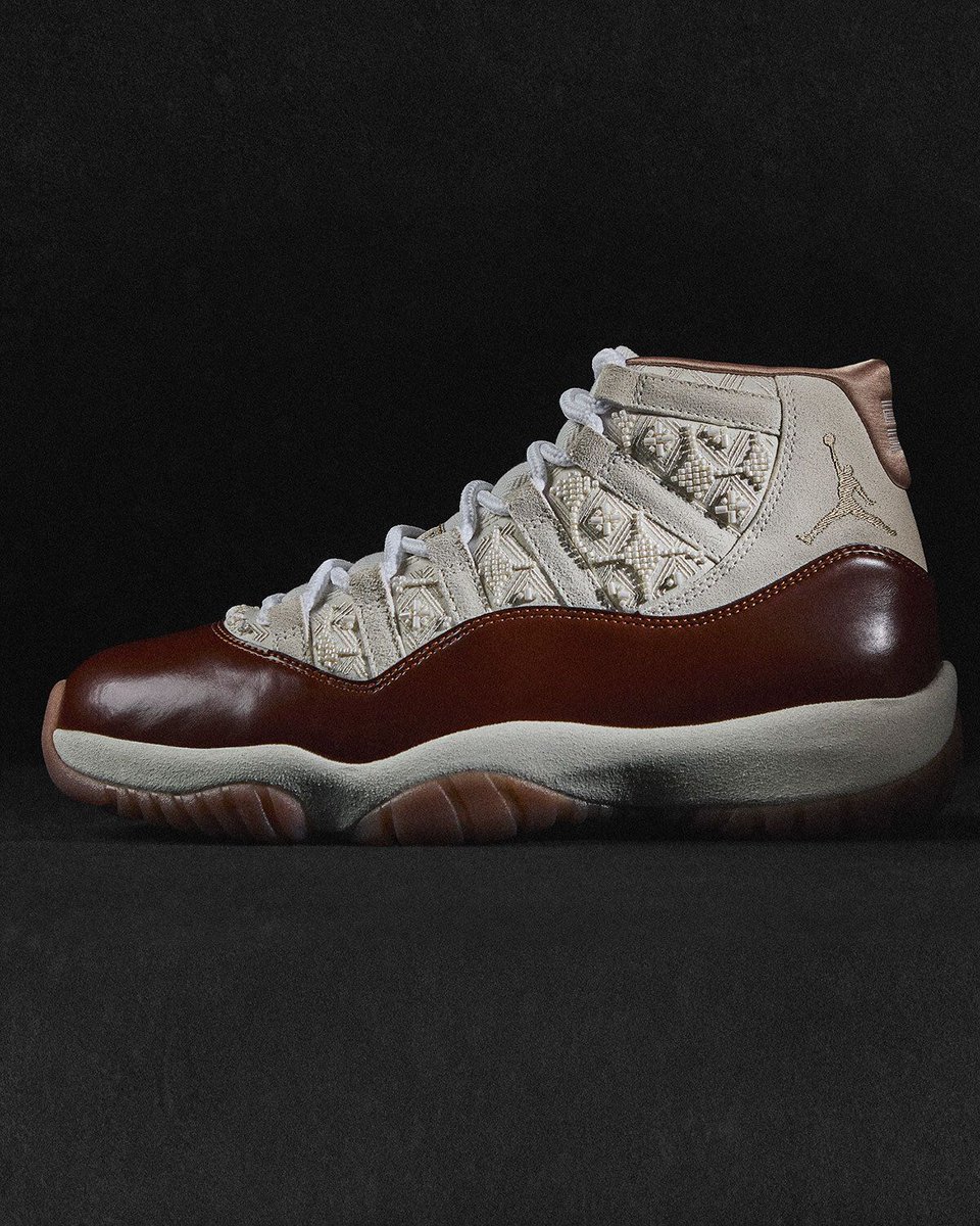 SneakerNews's tweet image. 🚨 FIRST LOOK 🚨 
Air Jordan 11 "China"
Releasing December 1st exclusively in the China region

Get a closer look &amp;gt;&amp;gt; buff.ly/QZAuuho
