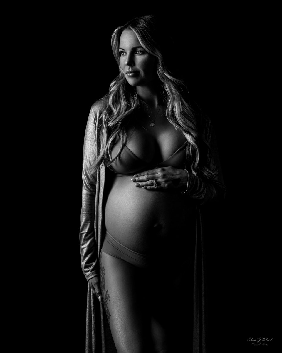 chadjweed's tweet photo. Embracing the Beauty of Motherhood
#maternity #pregnant #boudoir #intmate #moody
https://t.co/XErW3MfHsI https://t.co/DdSjxC8cj4