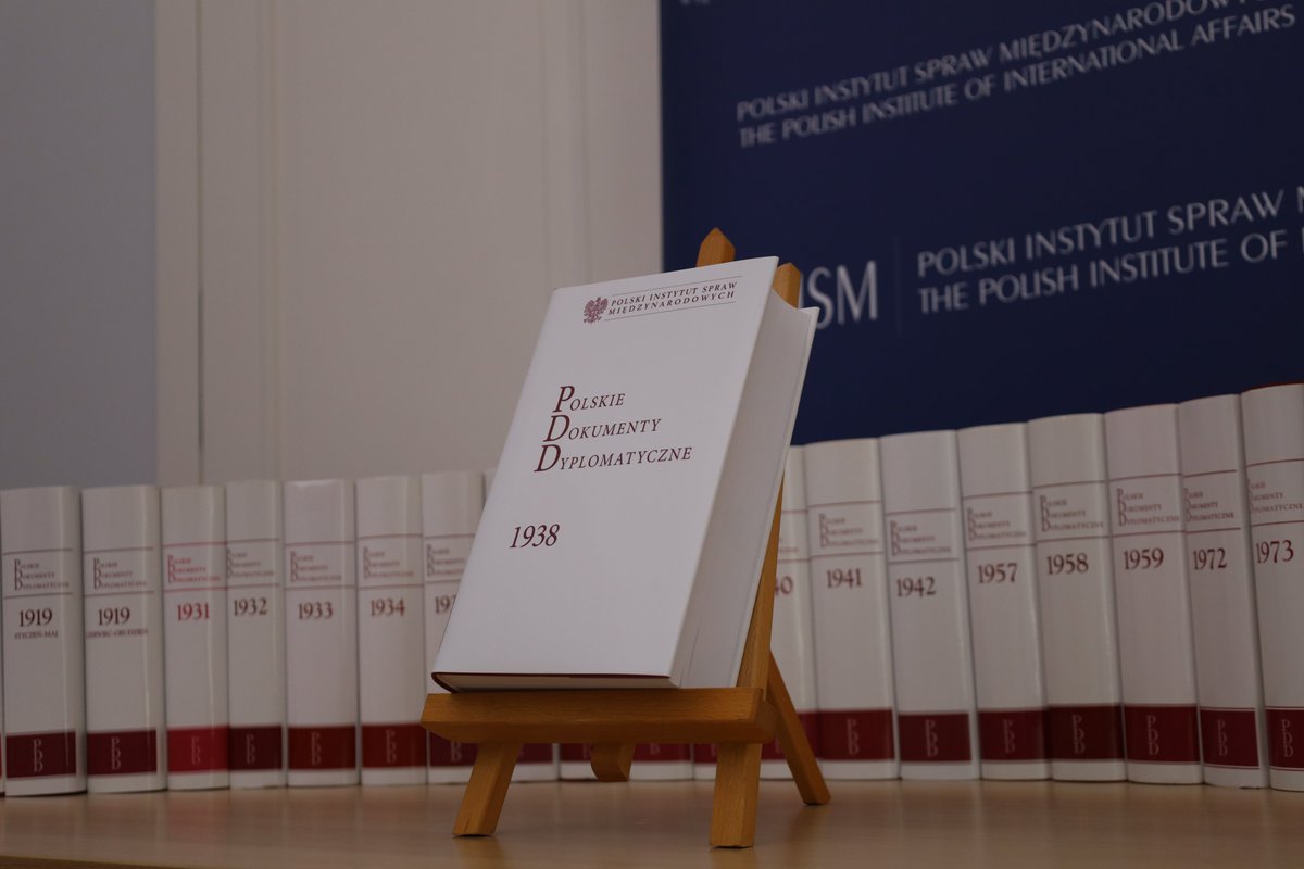 PDD_PISM's tweet photo. 30 IX '38, instrukcja Becka

"[…] aktualny spór polsko-czeskosłowacki posiada dwa zasadnicze aspekty […]:

1) Pierwszy, doraźny, to sprawa odzyskania ziem, do których mamy słuszne prawo.
2) Drugi, to cała pozycja RP w stosunku do nowej Europy i sposobu jej rządzenia".

#PDD1938 https://t.co/50PQ3WT9Ls