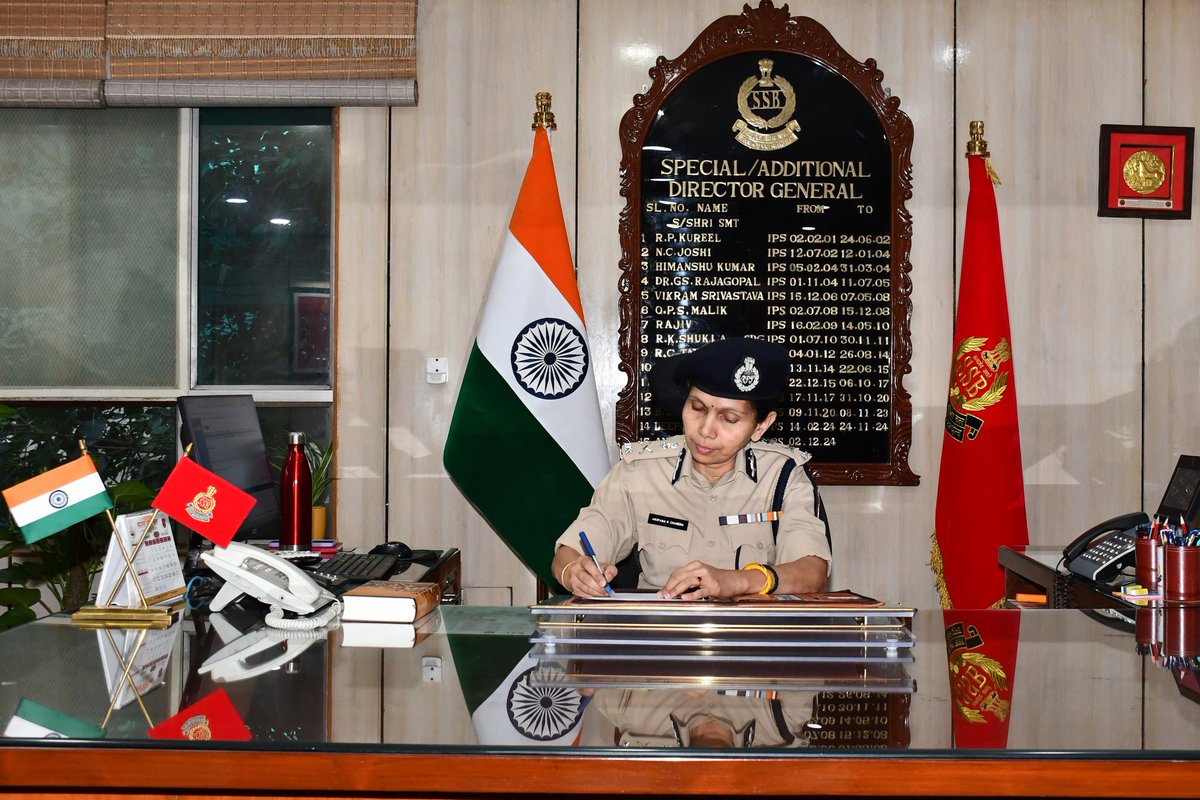 SSB_INDIA's tweet image. 🟦 #SSBUpdate |

We are proud to share that Ms. Anupama Nilekar Chandra, IPS (BH:1994), has been appointed as Special Director General in SSB (#SDGSSB) (Level-16 in the pay matrix) on an in-situ basis.

Shri Sanjay Singhal, IPS, #DGSSB, congratulated Ms. Anupama Nilekar Chandra…