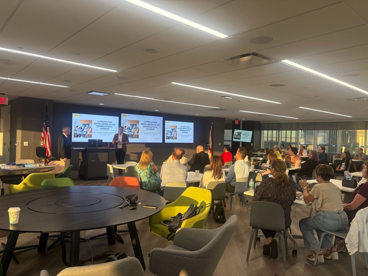 ¡Muchas gracias a todos los asistentes a la charla en Jacksonville sobre protección sociolaboral de los españoles en el exterior!
Un agradecimiento especial a <a href="/ConEspMiami/">ConsuIado General de España en Miami</a>, al Centro Cultural 🇪🇸 en Jacksonville, a la Cónsul Honoraria y a <a href="/OfficialVyStar/">VyStar Credit Union</a> por facilitarnos la sede.
