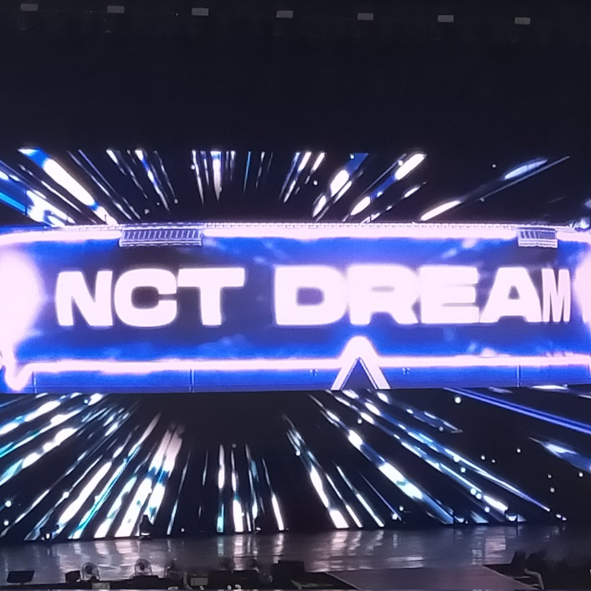 alyak_alyak's tweet photo. To NCT Dream,
Thank you for existing in this world
Because of you, I’m able to live this wonderful life safely and happily
Thanks to the songs you sing, I’ve made it to where I am today
Thank you so much ❤️
#TDS4inJAKARTA
#THEDREAMSHOW4_JAKARTA_DAY2
#NCTDREAM https://t.co/aUzZcHeygN