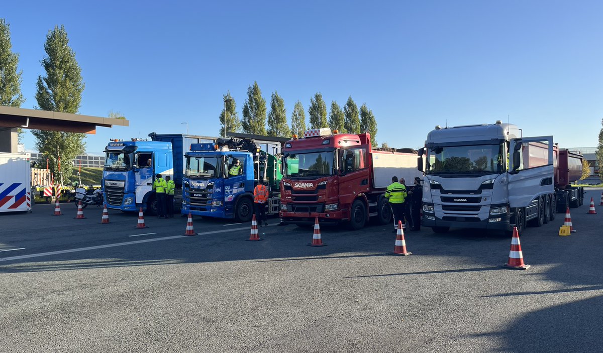 Op dinsdag 23 september voerden Politie Eenheid Den Haag en ODH een #integrale #transportcontrole uit. Tijdens deze gezamenlijke actie werden vrachtwagens gecontroleerd op #milieuovertredingen, #vergunningen en #veiligheid. omgevingsdiensthaaglanden.nl/nieuws/integra…