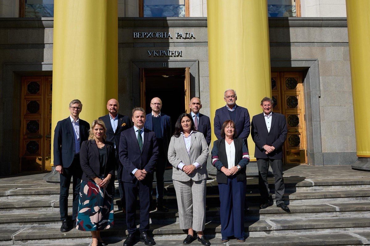 ChambreLux's tweet image. 🇱🇺🇪🇺🇺🇦 Soutenir l&apos;Ukraine pendant la guerre et sur son chemin vers l&apos;intégration européenne - le député @GustyGraas a représenté la Chambre lors d&apos;une visite européenne à Kyiv #COSAC @ua_parliament 
🔗chd.lu/fr/Visite-Kyiv…