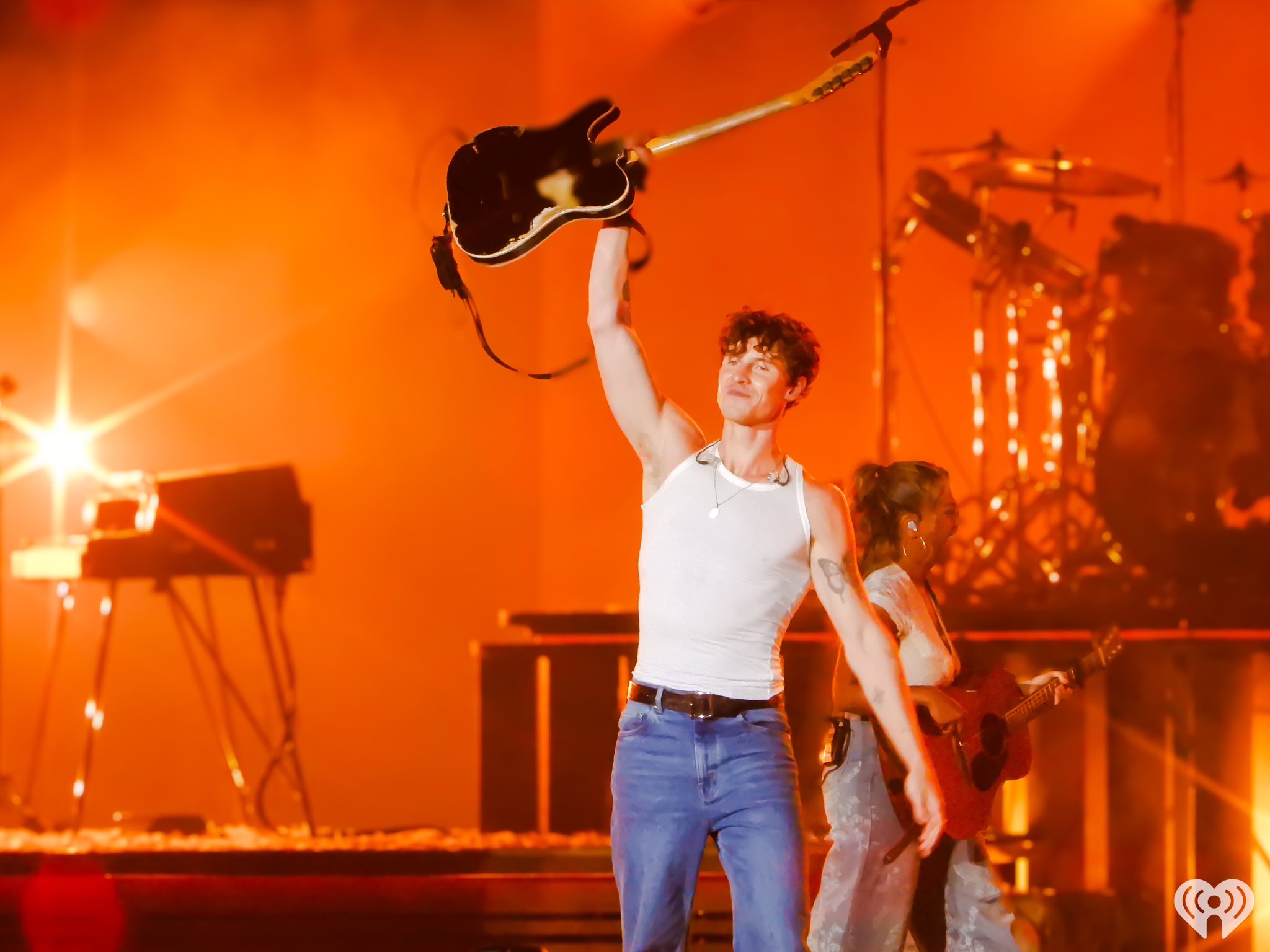 セール中…ショーン・メンデス直筆サイン入り超 大型写真…Shawn Mendes Amazon.co.jp: ILLUMINATE: ミュージック