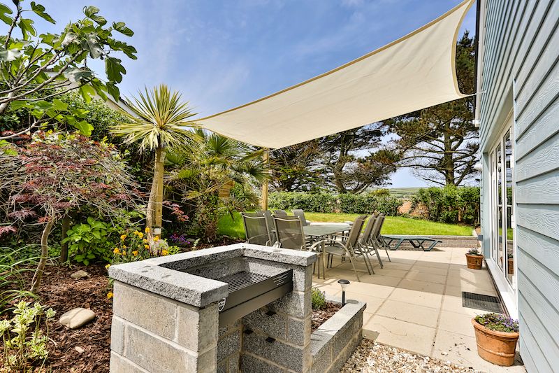 TheHolidayCots's tweet image. 🌊 A Luxurious Retreat in Croyde 🌊

Immaculately presented and perfectly located in Croyde, Devon, Endless Summer Beach House is an idyllic retreat for families and friends looking to explore North Devon. 

🛏️ Sleeps 10
theholidaycottages.co.uk/devon/16504

#EndlessSummerBeachHouse #Croyde